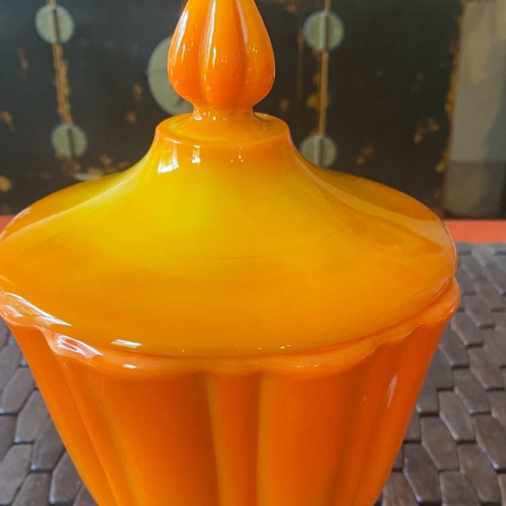 Mid 20th Century L E Smith Bittersweet Glass Art lidded jar - Picture 3 of 8